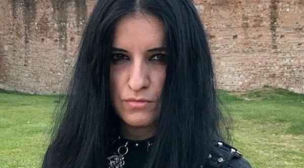 يتحول إلى مصاص دماء بسبب حلم شاهده