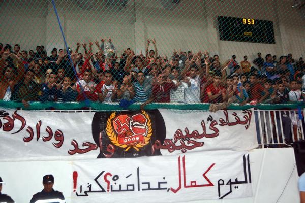 بالفيديو : جماهير الوداد و الرجاء بكلميم تخصص استقبالا "تاريخيا " للمشجع الودادي كمال