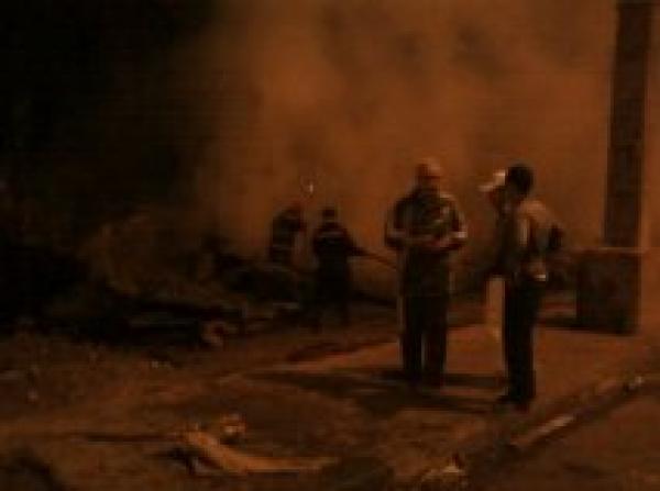 غياب الوسائل اللوجستيكية يساهم في التهام 20 براكة بسوق عشوائي بمدينة البئر الجديد