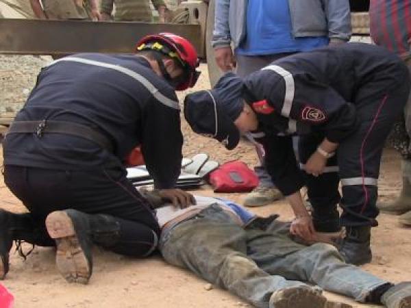 مآساة... مصرع عامل بناء بعد سقوطه من الطابق الثالث لمنزل في طور البناء