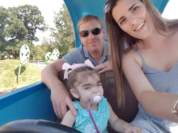 حاة نادرة تحرم طفلة من تناول الطعام بشكل طبيعي منذ ولادتها