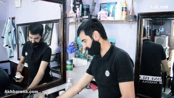 حلاق بالمنطقة 1 يعبر عن فرحته بالعودة للاشتغال بعد 3 أشهر من الاغلاق