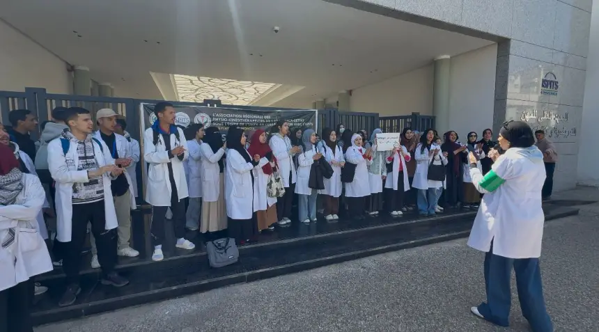 خريجو معاهد الصحة يحتجون للمطالبة بالإدماج وتعويضات التدريب وإنهاء شبح البطالة