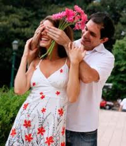 تصرفات تفضح الحب عند الرجال