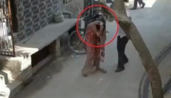 مُسن يعتدي على زوجة ابنه ضربا بسبب رغبتها في الحصول على وظيفة