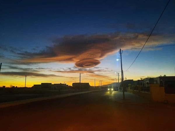 بالصور .. أشكال دائرية للسحب فوق مدينة مغربية تثير الفضول بين رواد الفايسبوك