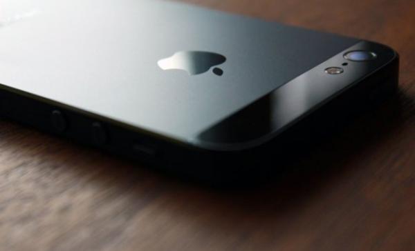 فتوى يهودية لتحطيم الآيفون