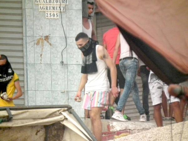 ملثمون يستغلون "حراك يوم العيد" و يصيبون أمنيين بعد رشقهم بالحجارة (صور)