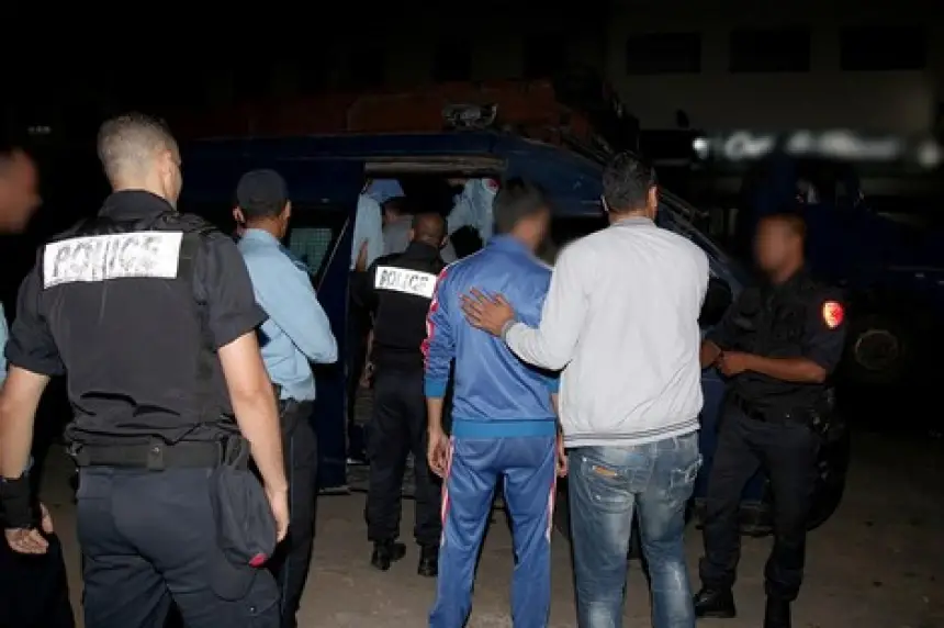 وجدة.. احتجاجات تتحول إلى صدامات مع الأمن بعد رشق القوات العمومية بالحجارة