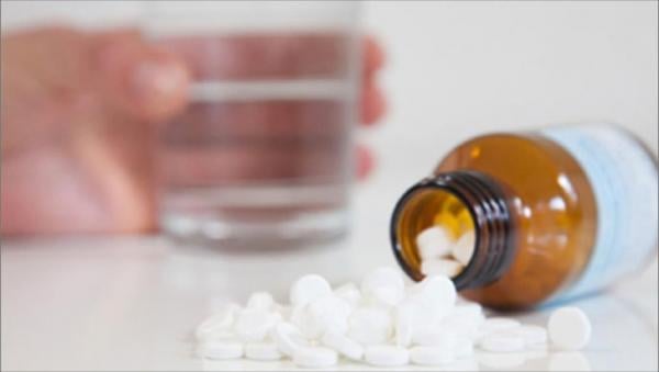 مؤلم ...نقل فتاة بين الحياة والموت بعد شربها لمادة سامة