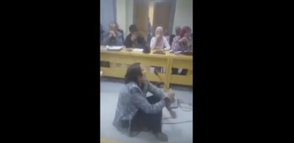 سحب تفويض "الحالة المدنية" من صاحبة فيديو "أنا شفارة" بميدلت