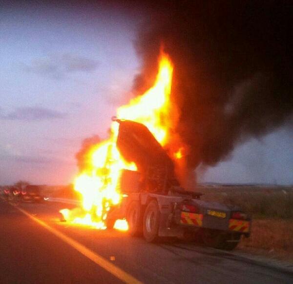 اندلاع النيران بشاحنة مغربية محملة بالخضار بموريتانيا