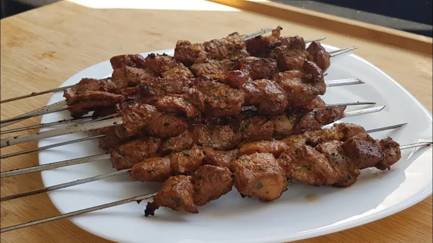 لا تبالغ في أكل اللحوم بالعيد.. أطباء يكشفون الكمية المناسبة
