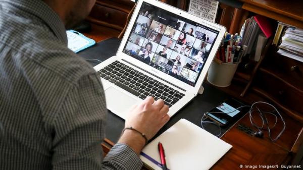 "زووم" تطلب من موظفيها العودة إلى العمل من المقر