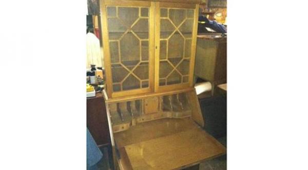 اشترى منضدة بـ40 دولاراً فعثر داخلها على 127 ألف دولار