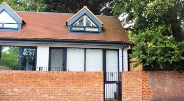 مرحاض عمومي للبيع كمنزل مقابل 330 جنيهاً