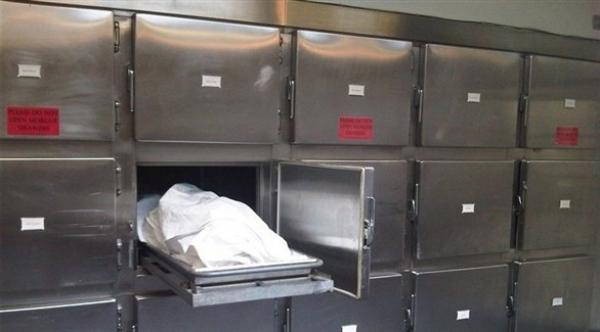 يجمّد جثة 10 أعوام ليستفيد من معاش المتوفى