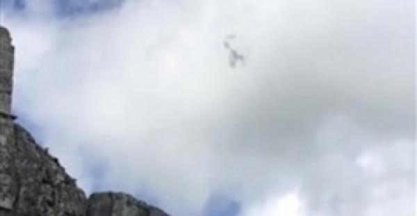 بالفيديو والصور.. سر طبق طائر أثار ذعر سكان مقاطعة بريطانية