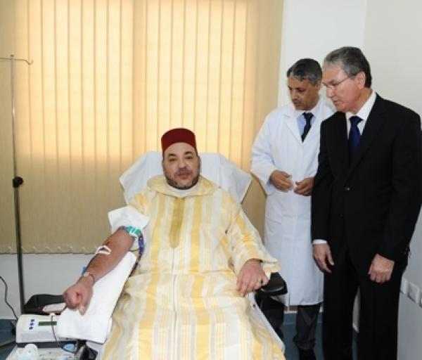  محمد السادس اول التبرعين باحد المراكز بفاس