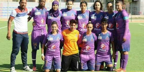 بالصورة.. إجبار لاعبات أولمبيك آسفي على تغيير ملابسهن في العراء بهذا الملعب!