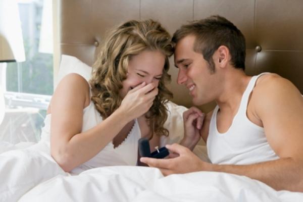 أمور تخجل المرأة الإفصاح عنها بالعلاقة الزوجية