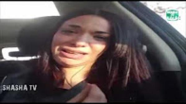 لبنى أبيضار تبكي على محسن فكري الذي مات في شاحنة أزبال