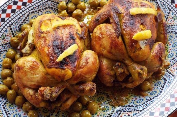 مداهمة وليمة داخل منزل واعتقال صاحبه وأحد المنظمين ومُطرب شعبي