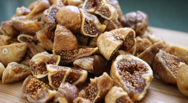 ماذا يحدث لجسمك عندما تتناول التين على الفطور؟