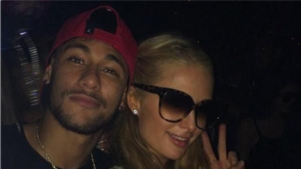 برشلونة يوبخ نيمار بعد ظهوره مع باريس هيلتون