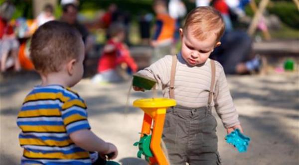 أهم مراحل تطوّر الطفل بين 3 و4 سنوات