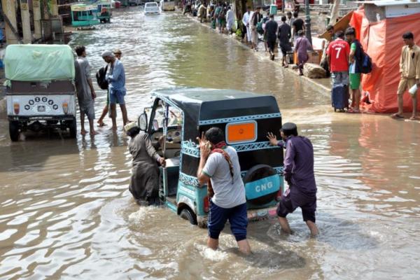 فيضانات باكستان تودي بحياة أكثر من 150 شخصاً