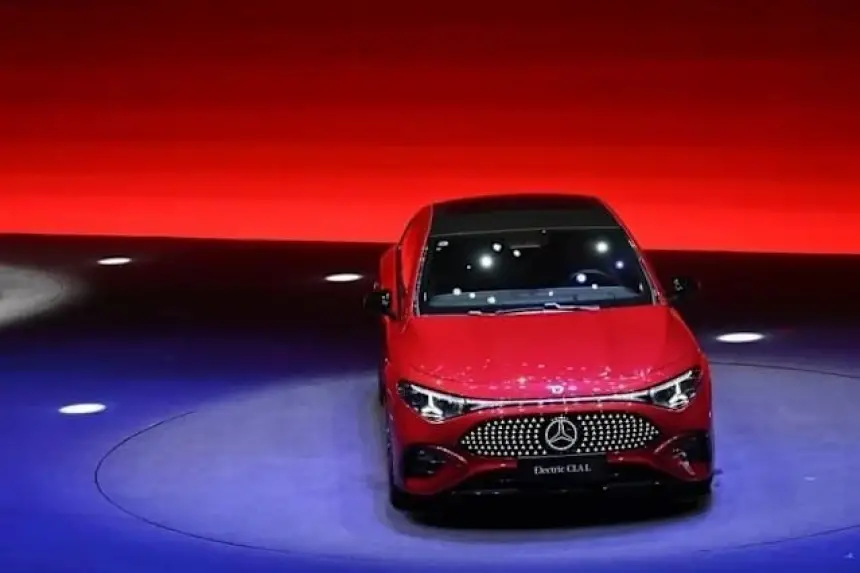 مرسيدس-بنز تُعلن عن "تحول يحدث مرة في القرن" لمواجهة التحديات التكنولوجية والمنافسة الصينية