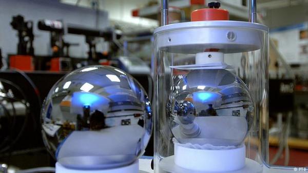 هل ينتقل الكيلوغرام المعياري من باريس إلى براونشفايغ؟