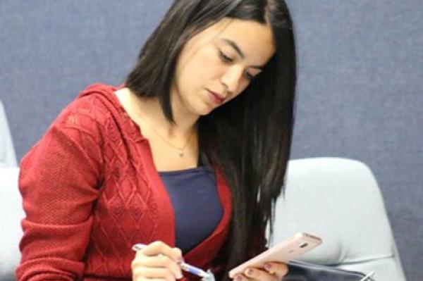 بالفيديو: الاعتداء على صحافية "دوزيم" شيماء عصفور في مؤتمر حزب الاستقلال وهذا بلاغ القناة