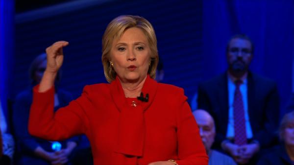 "ويكيليس" يسرب رسالة خطيرة تهدد مستقبل كلينتون في السباق الرئاسي