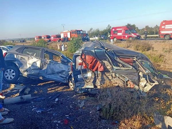 حصيلة رسمية تكشف مصرع شخص وإصابة 37 آخرين في حادث اصطدام 20 سيارة على الطريق السيار الرباط - القنيطرة