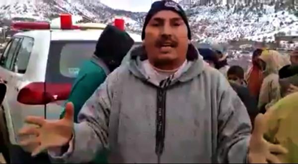 بالفيديو : رئيس جماعة يناشد الملك بسبب " الحكرة " و يؤكد " نحط السوارت أحسن ليا و ميتهانش المواطن "