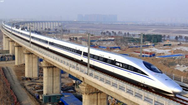 الصين تدشن أطول خط للقطارات فائقة السرعة في العالم