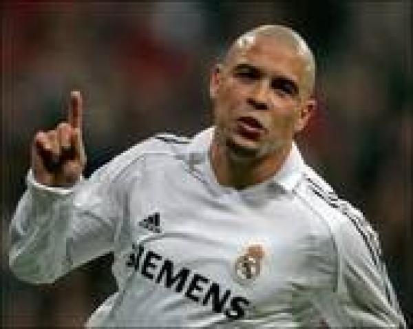 ريال مدريد يكرم \"الظاهرة\" رونالدو في مباراته بالدوري الإسباني