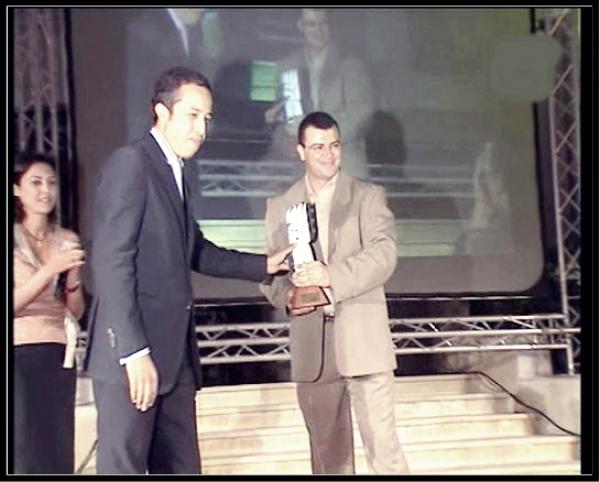 "ذئاب لا تنام" يقود المخرج المغربي هشام الجباري للفوز بجائزة أحسن فيلم درامي بالقاهرة