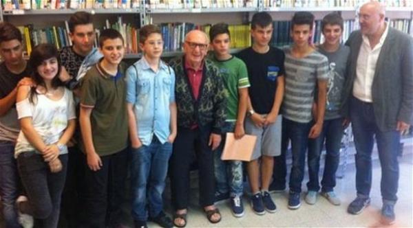  نيكولا توريلو يتخرج من المدرسة الإعدادية بعمر 91 عاماً (بي بي سي) 