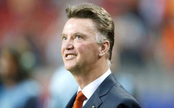 فان غال يفتح النار على الـ"فيفا" : ألاعيب "بلاتر" مكشوفة 