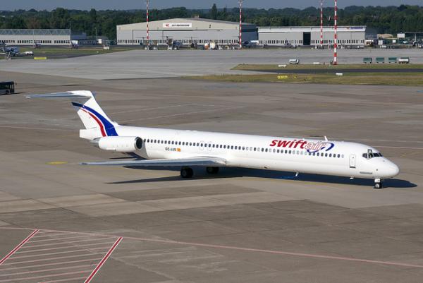 مسافرون يمتنعون عن ركوب طائرة بمطار الدار البيضاء ، والسبب .....