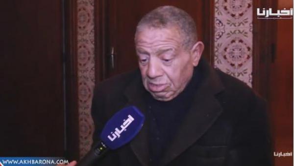 "العربي شيشا" أسطورة الكرة المغربية يعاني التهميش والنسيان..ولادي مبقاوش كيجيو عندي