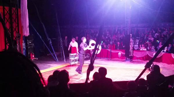 جريمة بشعة بالقنيطرة .. شخص يقتل ابن مسؤول عن سيرك و يعتدي بالسلاح الأبيض على أربعة عاملين من جنسية إيطالية