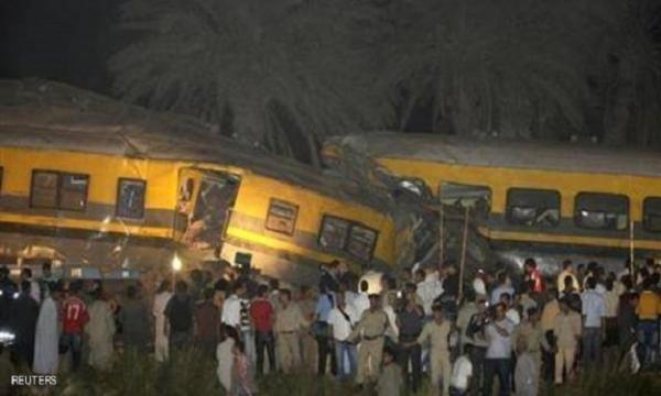 24 قتيلا و 28 مصابا في حادث تصادم قطار بسيارتين بمدينة دهشور المصرية
