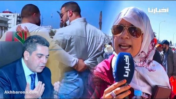 أستاذة تذرف الدموع: لايمكن أن أشتغل في القسم بدون كرامة والوزير عليه أن ينصت لصوت الشارع