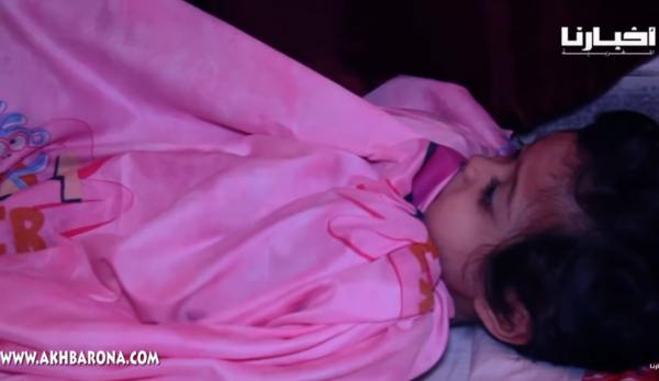 صادم.."ريحانة" طفلة مغربية مصابة بالسرطان جراو عليها من المستشفى وقالو ليها "سيري مكايناش بلاصة"