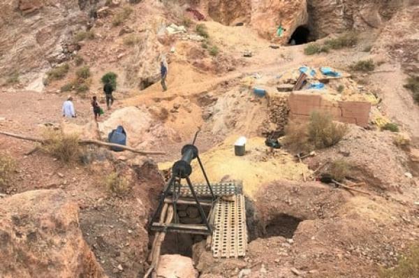 صخرة تُنهي حياة عامل في "مناجم أحولي" ضواحي مدينة ميدلت