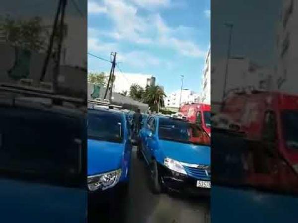 مومو في ورطة بعد وصفه اصحاب الطاكسيات بالموسخين